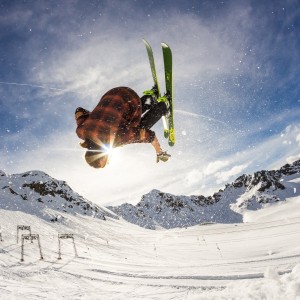 kaiyun入口-詹姆斯意外加盟日本队？赛况扑朔迷离，问鼎冠军引全球热议！詹姆斯意外加盟日本队引爆全球热议，赛况扑朔迷离冠军悬念丛生