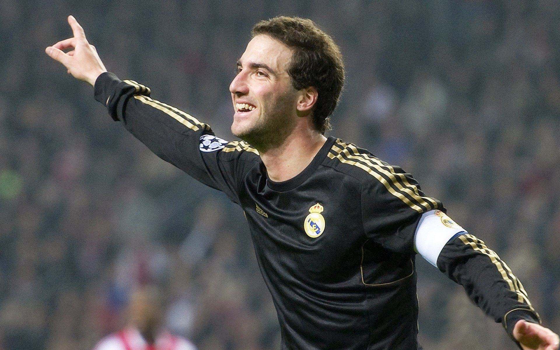 从进攻利剑到防守坚盾，姆巴佩的C9之战如何重新定义现代巨星，姆巴佩C9之战，从进攻利剑到防守坚盾，重塑现代巨星定义